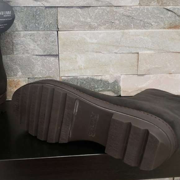 La Canadienne Women's Vogue Suede Boot - Picture 11 of 12